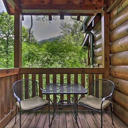Вілла Gatlinburg Mountainside Escape With Deck And Hot Tub! Екстер'єр фото
