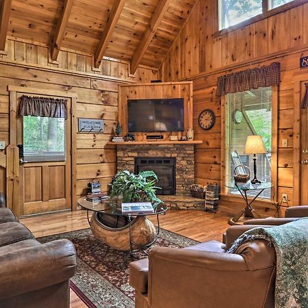 Вілла Gatlinburg Mountainside Escape With Deck And Hot Tub! Екстер'єр фото