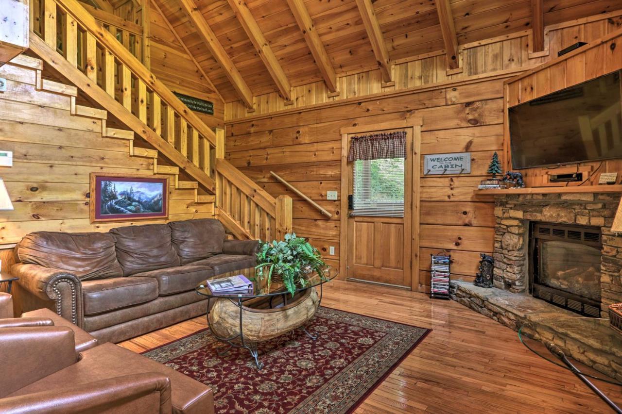 Вілла Gatlinburg Mountainside Escape With Deck And Hot Tub! Екстер'єр фото