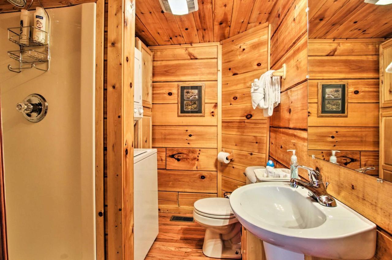 Вілла Gatlinburg Mountainside Escape With Deck And Hot Tub! Екстер'єр фото
