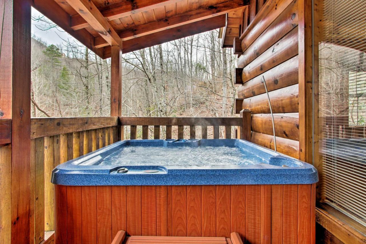 Вілла Gatlinburg Mountainside Escape With Deck And Hot Tub! Екстер'єр фото