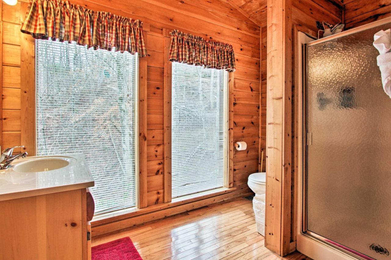 Вілла Gatlinburg Mountainside Escape With Deck And Hot Tub! Екстер'єр фото