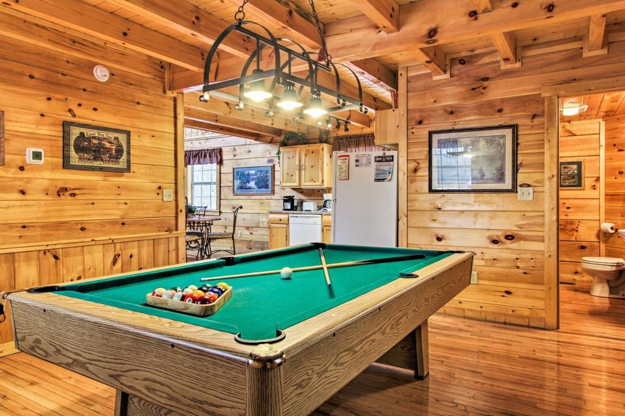 Вілла Gatlinburg Mountainside Escape With Deck And Hot Tub! Екстер'єр фото