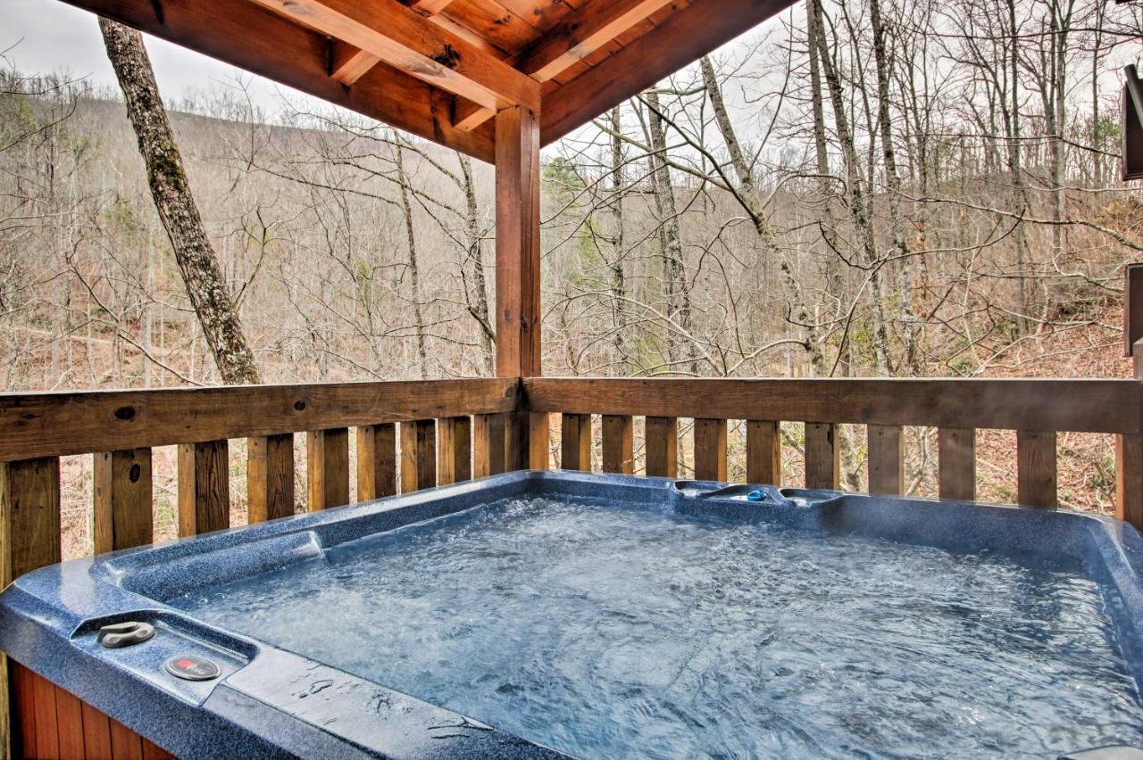 Вілла Gatlinburg Mountainside Escape With Deck And Hot Tub! Екстер'єр фото